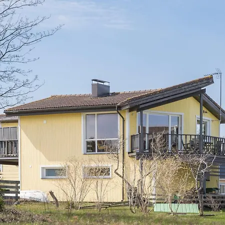 Rannakivi Puhkemaja * Kardla