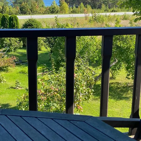 Rannakivi Puhkemaja * Kardla